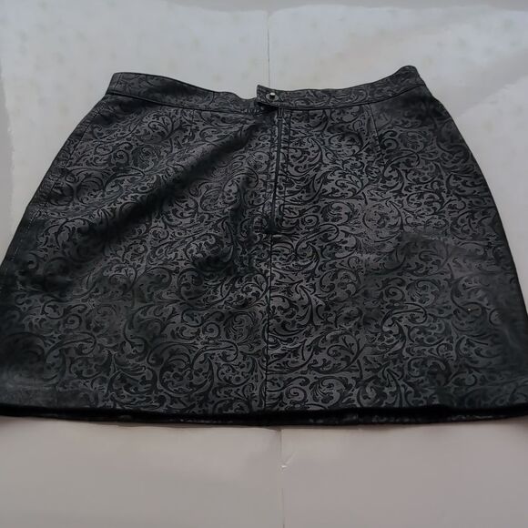 BCBGMaxAzria genuine Leather Black A-Line Mini  Intricate Lace Effect Medium - Picture 4 of 9